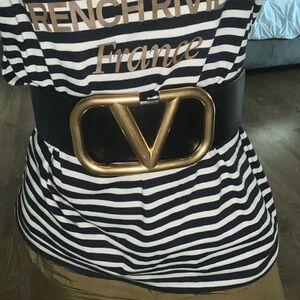 Double use Valentino Belt, almost brand new include bag and box.